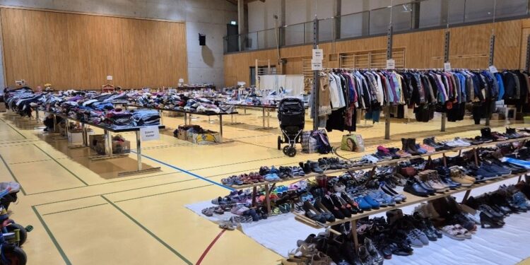 Traditioneller Flohmarkt des Kindergartenvereins Lenk