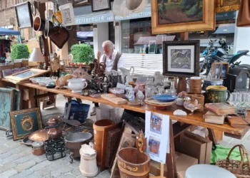 Über 100 Aussteller an der Brocante und am Markt in Saanen